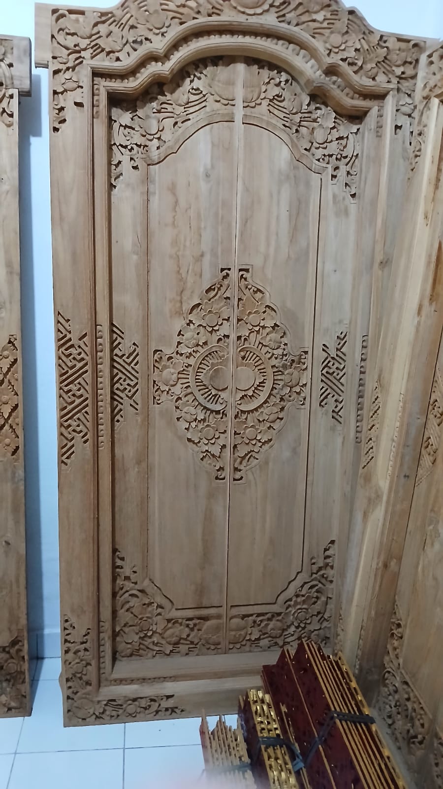 WhatsApp Image 2025-05-07 at 12.41.09 PM pintu ukir bali 4